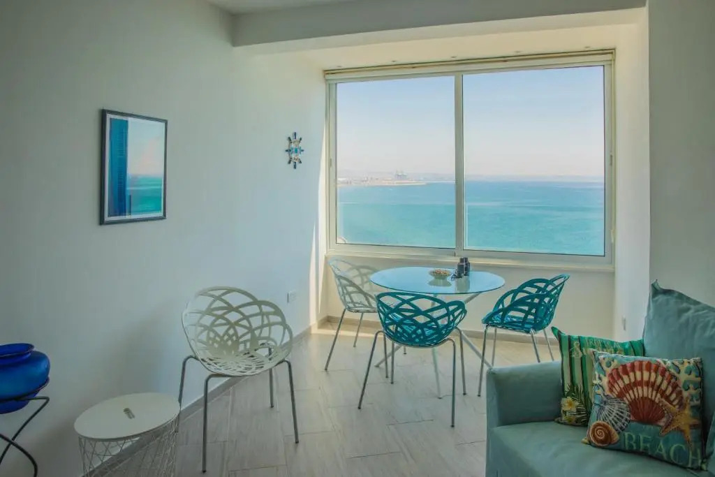 Luxury Penthouse 1BR-Seafront-Seasonal Pool-Central