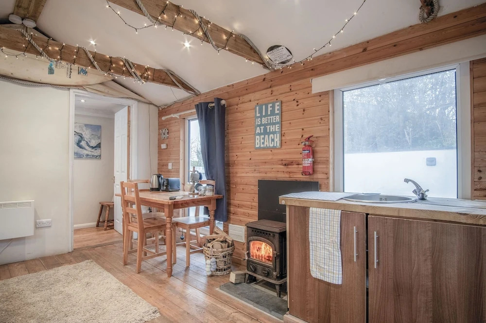 The Lodge - 1 Bedroom - Freshwest Beach Retreat