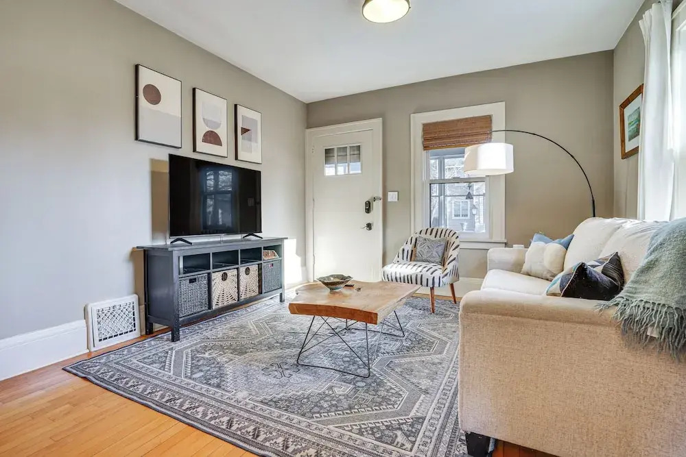 Walk to Beach + Lake Nokomis: Minneapolis Home!
