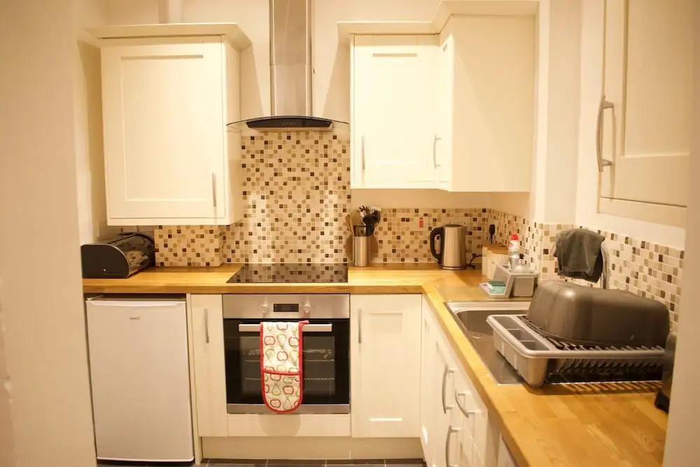 Bright 3 Bedroom Central Apartment