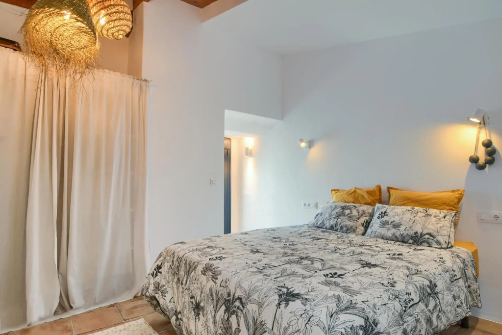 Villa for 10 with swimming pool and sea view