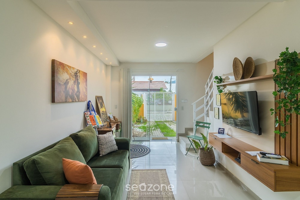 Two-story House With 2 Suites in Pereque Bfj0506