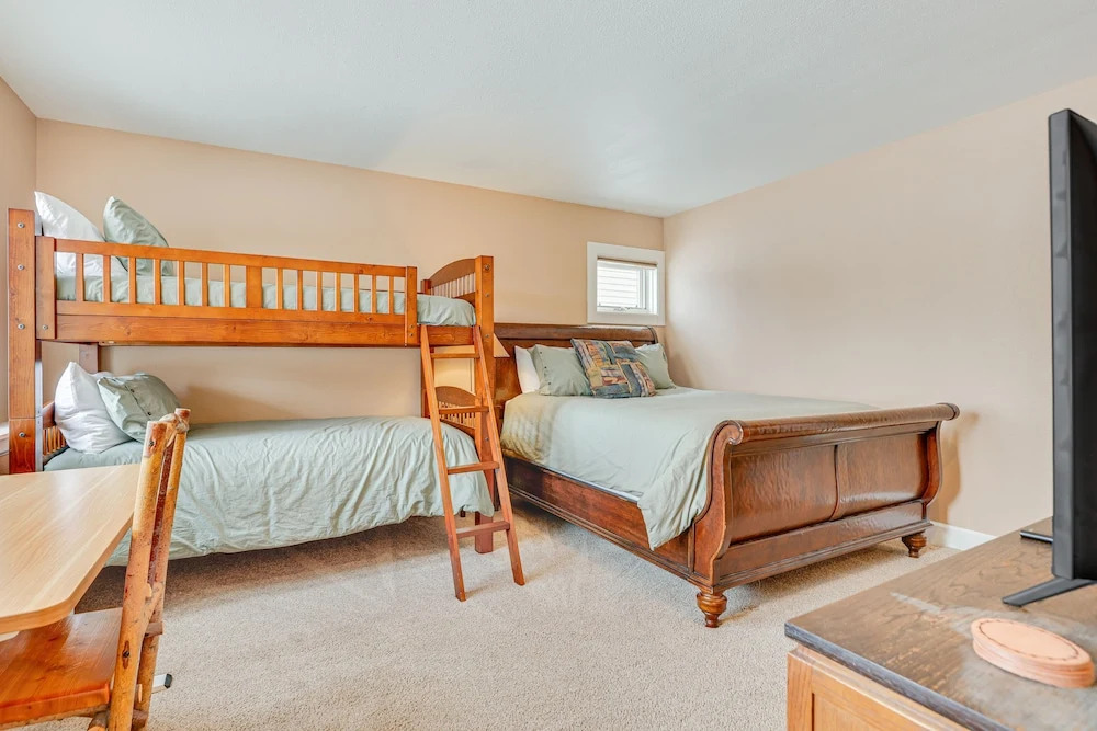 Fraser Townhome w/ Deck, 7 Mi to Winter Park!