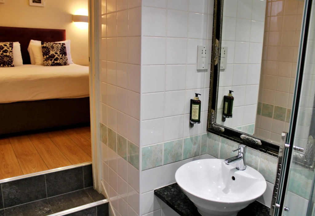 Victoria Square Hotel Clifton Village