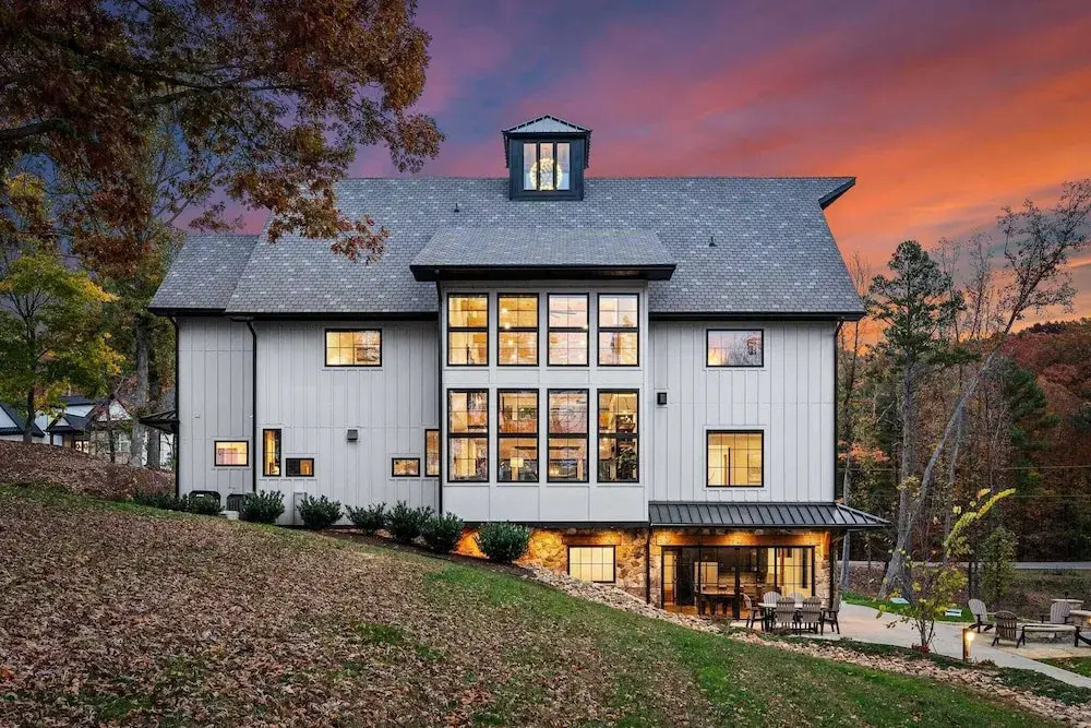 The Grand on Greenbay-7 Bedrooms Sleeps 20 Modern new Build