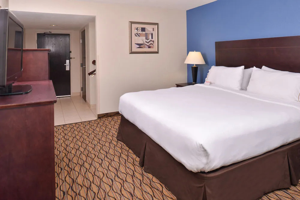 Holiday Inn Express & Suites Central Omaha by IHG