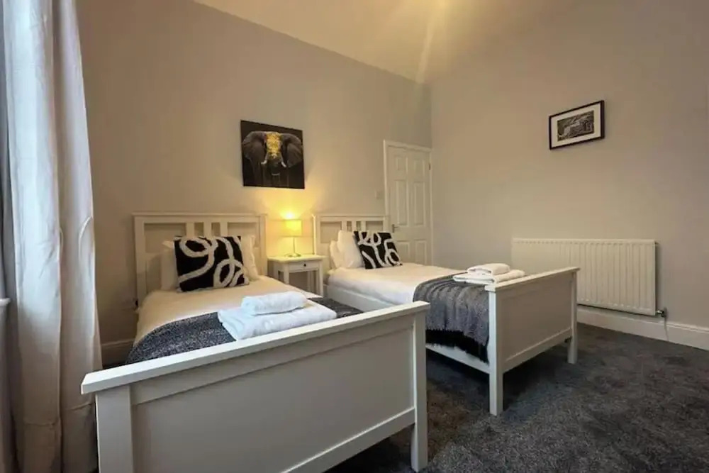 Apartment - Sleeps 3 - Pet Friendly - Parking