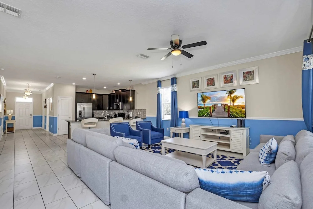 Luxurious, Grand Home, Themed Bedrooms and Large Pool Area #8cg099