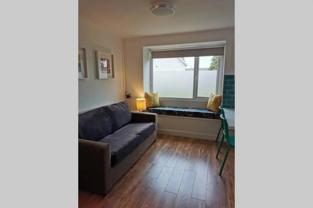 Stylish Studio Bungalow, Close To Cardiff Centre