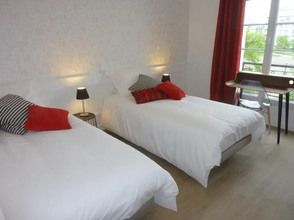 Brest Suite Home