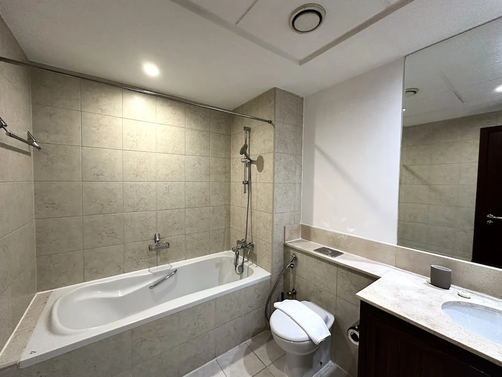 Lux BnB I The Residences I Sky Line Views