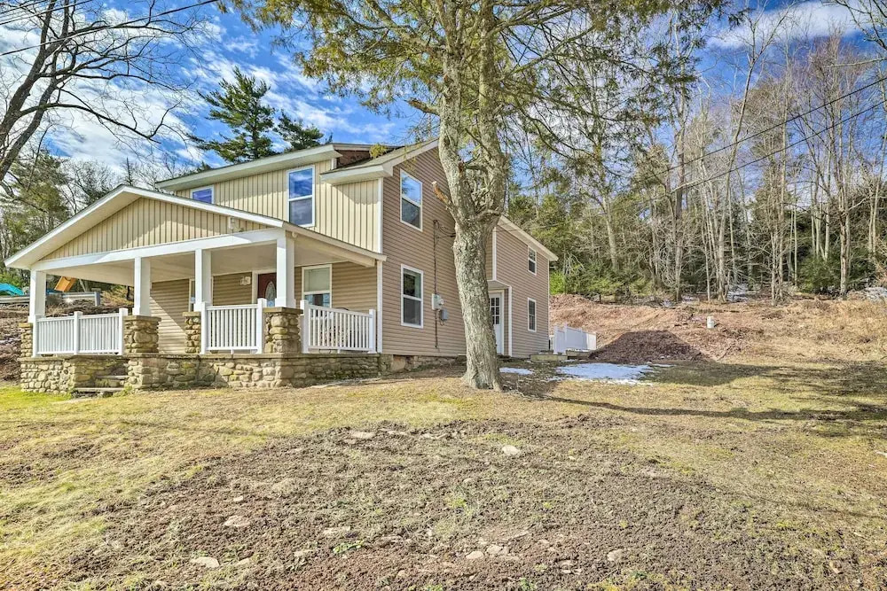 Scotrun Home Centrally Located to Area Resorts