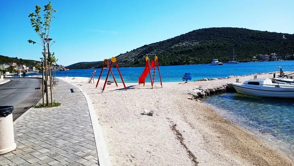 Neve - 30 m From sea - H