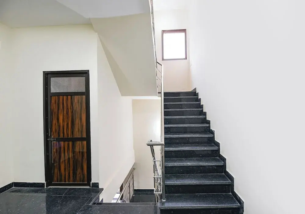 Fabhotel Regal