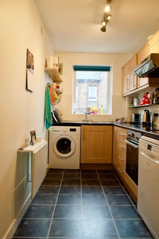 2 Bedroom Flat In Edinburgh