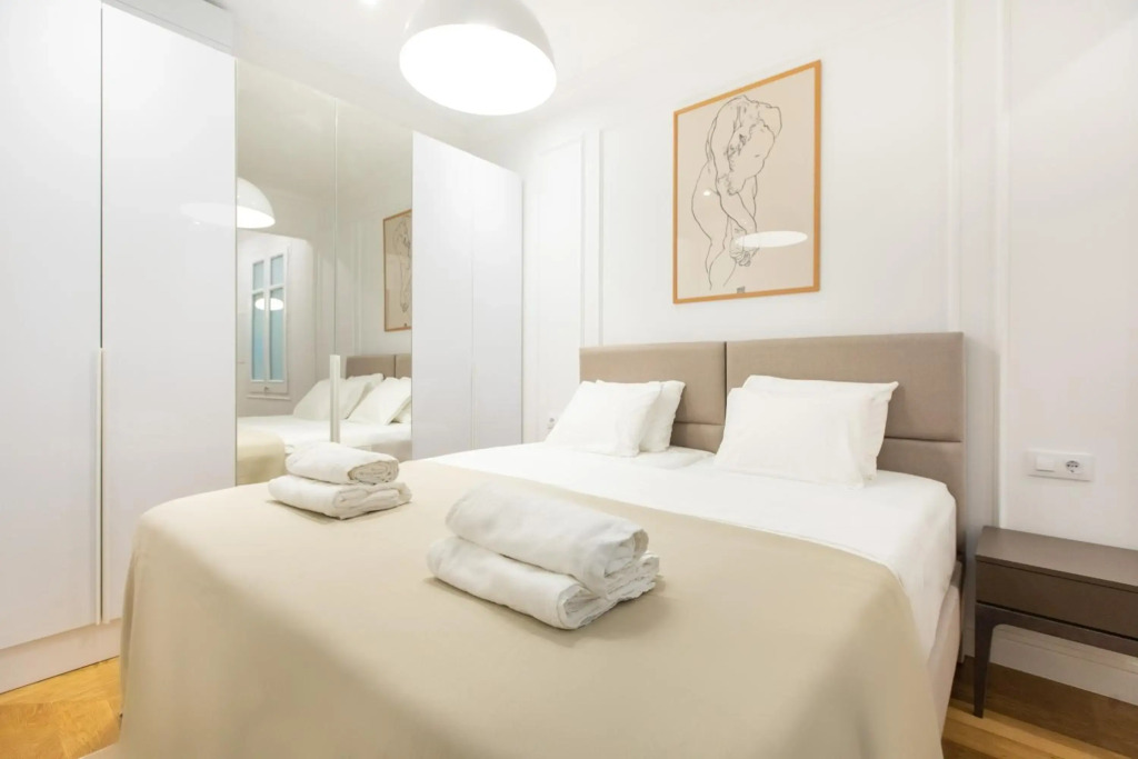 Majestic 4BR/4BATH apartment in Sagrada Familia area