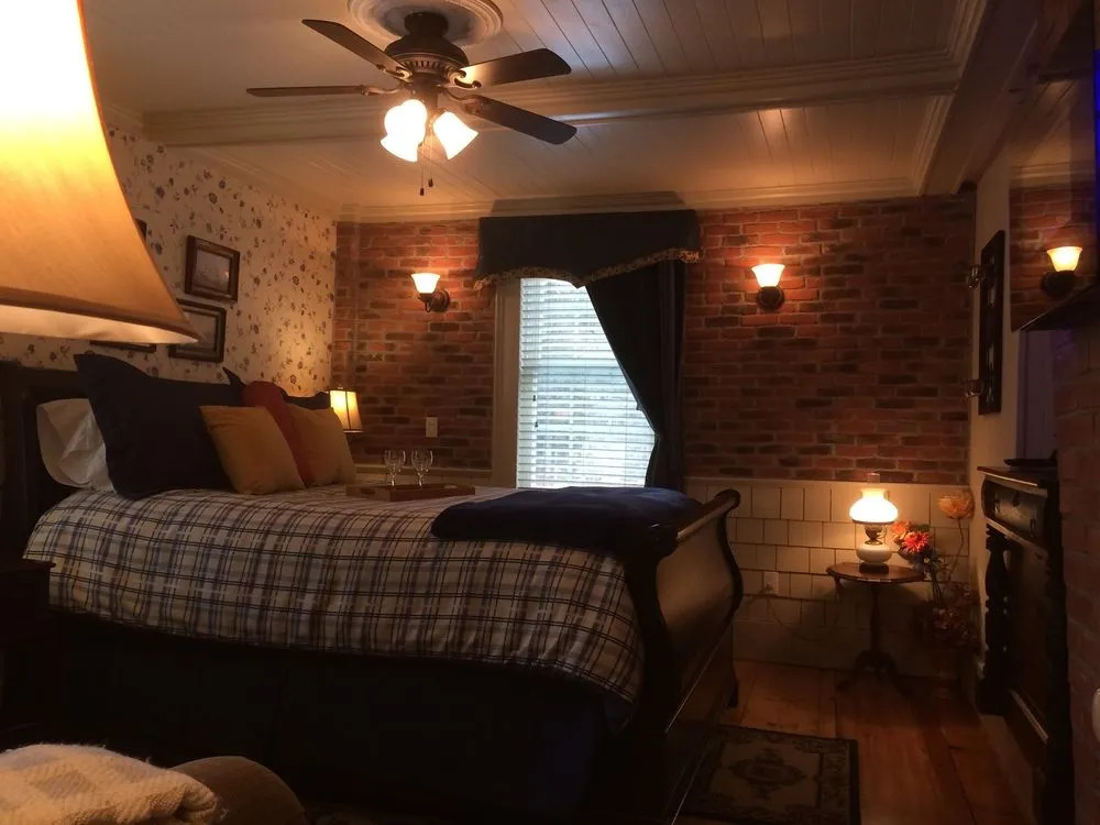 Lee Farm Inn
