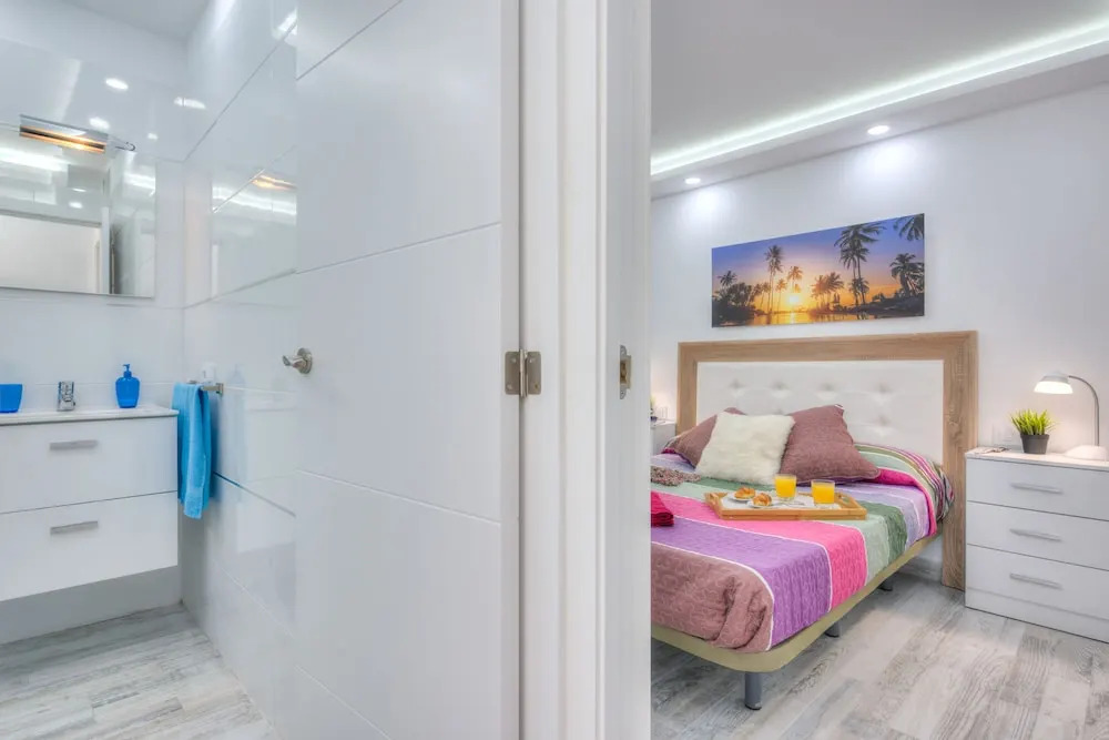 Tidy Apartment, Small Terrace and Air Conditioning