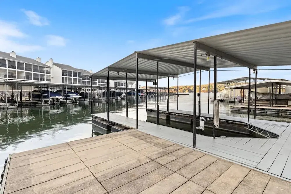 Luxury Waterfront Lakehouse With Private Dock Views