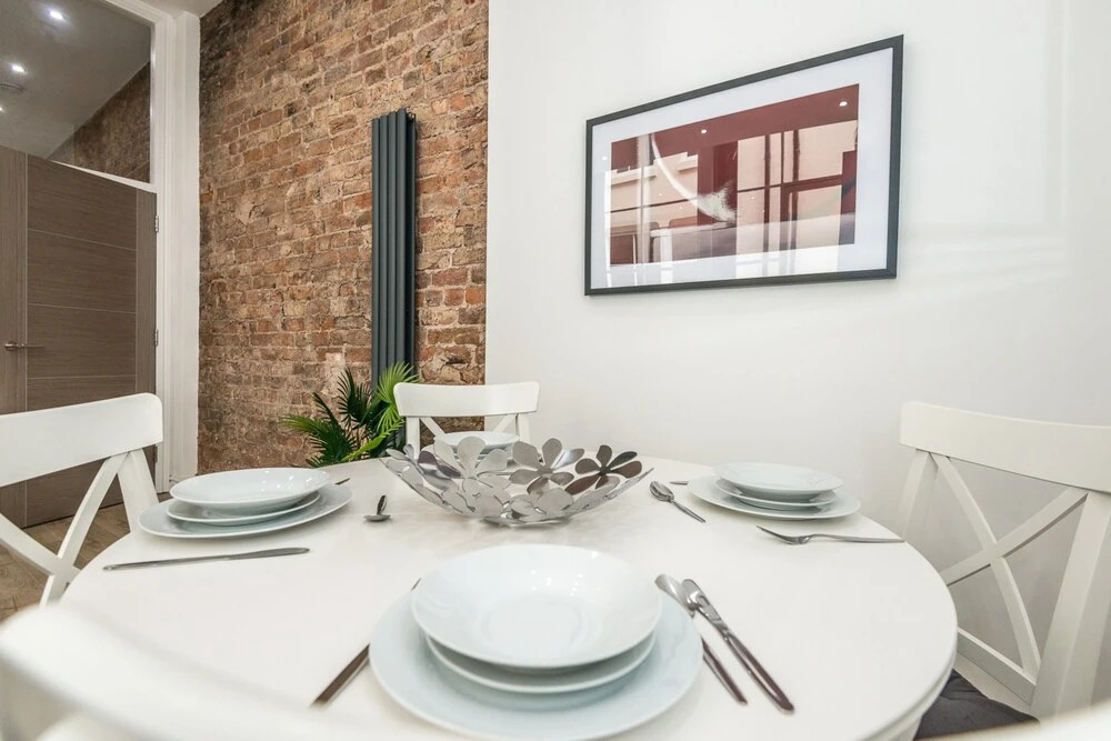 Spacious City Centre 2-Bedroom Apartment by StaySavvy Accommodation