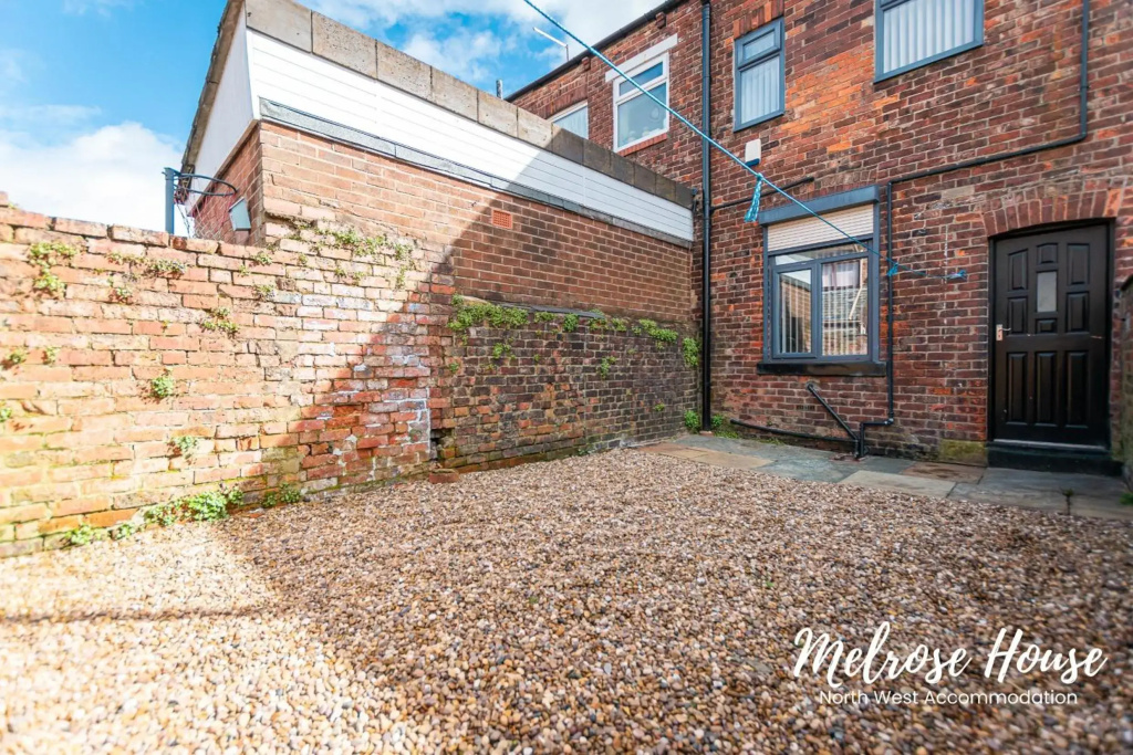 Newly Refurbished 2-Bedroom Home in Manchester 10 Mins from City Centre with free WiFi by North West Accommodation