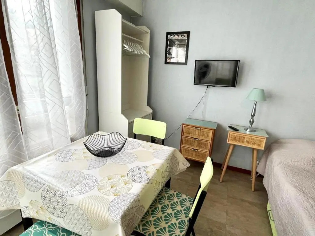 Appartement Aix-les-Bains, 1 pièce, 2 personnes - FR-1-555-10