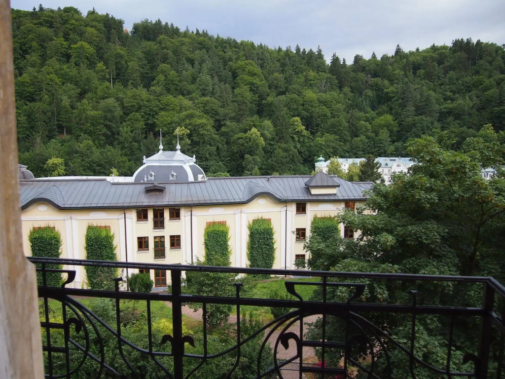 Lira Apartments