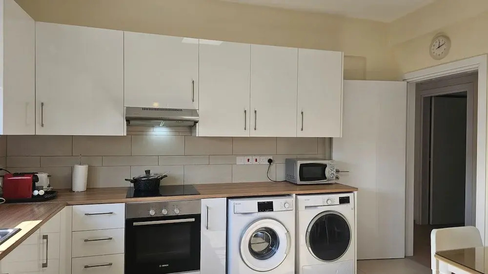 126 Nic- Stay Homiesuite Apartment