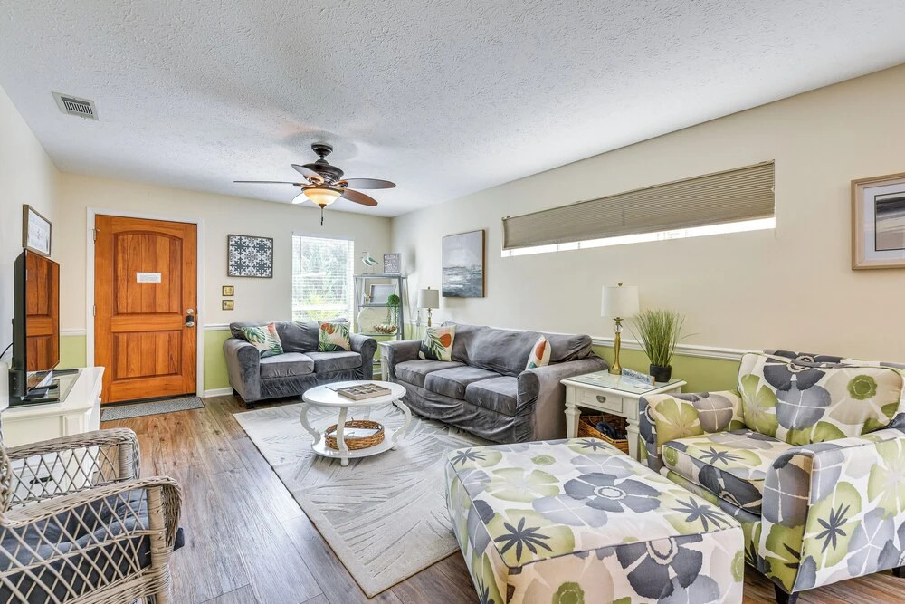 Breezy PCB Vacation Rental w/ Lanai, Walk to Ocean