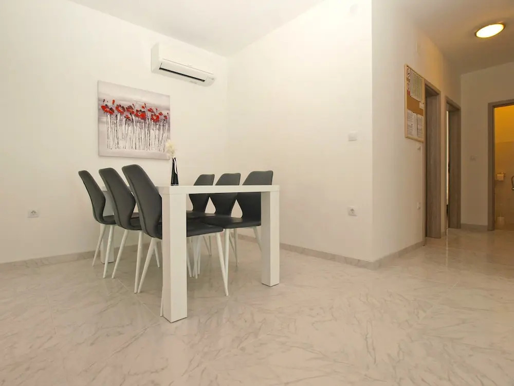 Apartment 1670