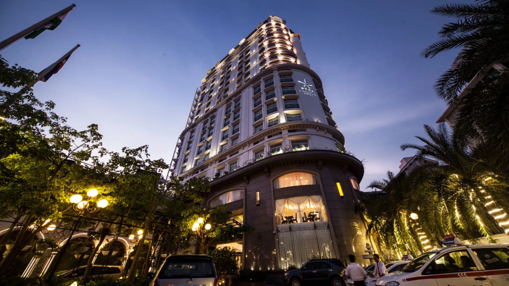 Super Candle Hotel