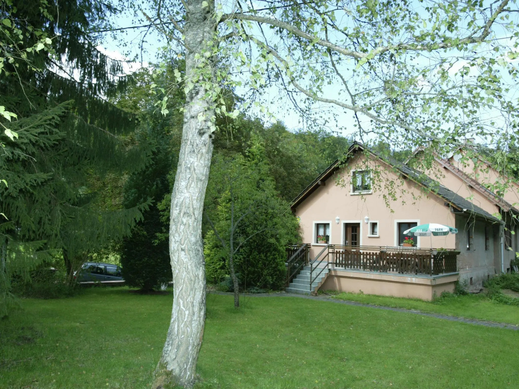 Large holiday home with garden near the lake