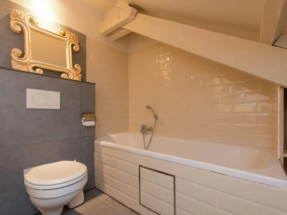 Beautiful Holiday Home In Redu With Whirlpool
