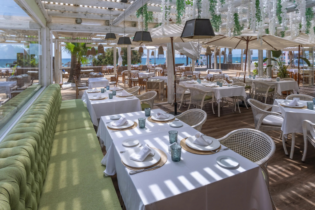 Mediterraneo Bay Hotel & Resort