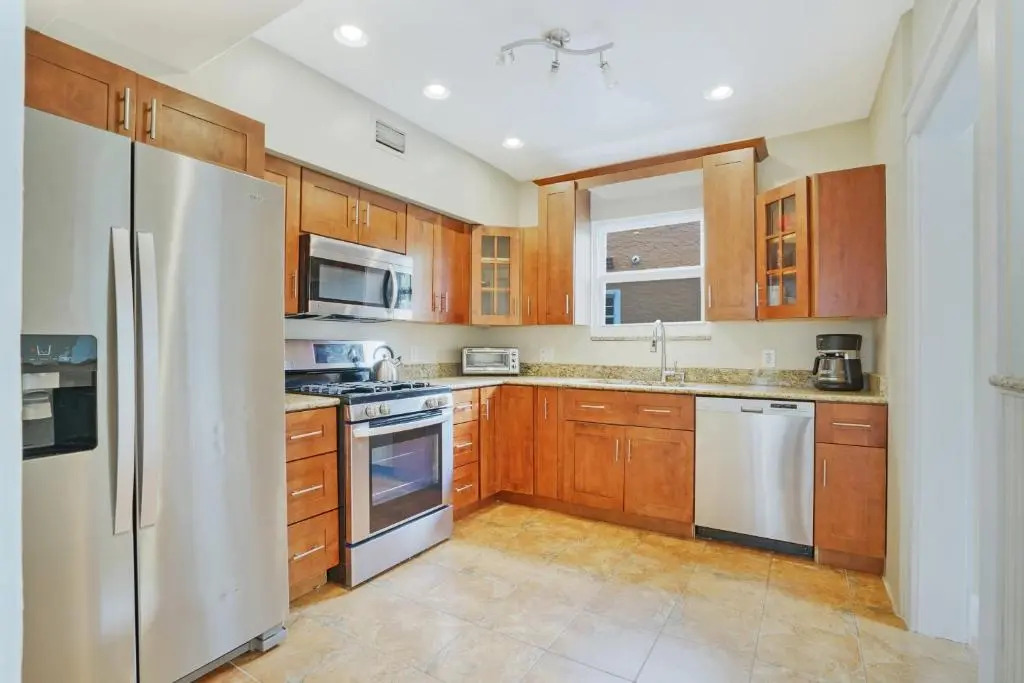 Charming Historic Home and Cottage minutes from the Intracoastal and the Beach