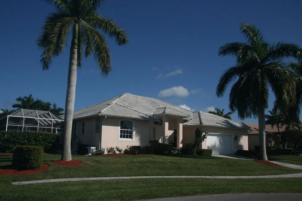 431 Edgewater Ct