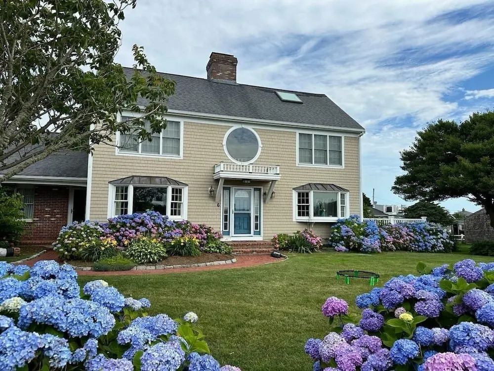 Immaculate Waterfront Beach House 5 Bedroom Home by RedAwning