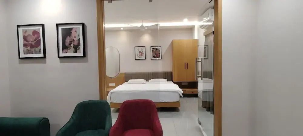 PubliQ Luxury Stays KPHB