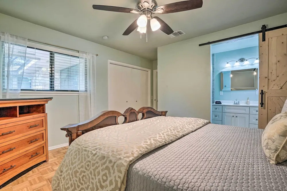 Lovely San Antonio Home ~ 13 Mi to Downtown