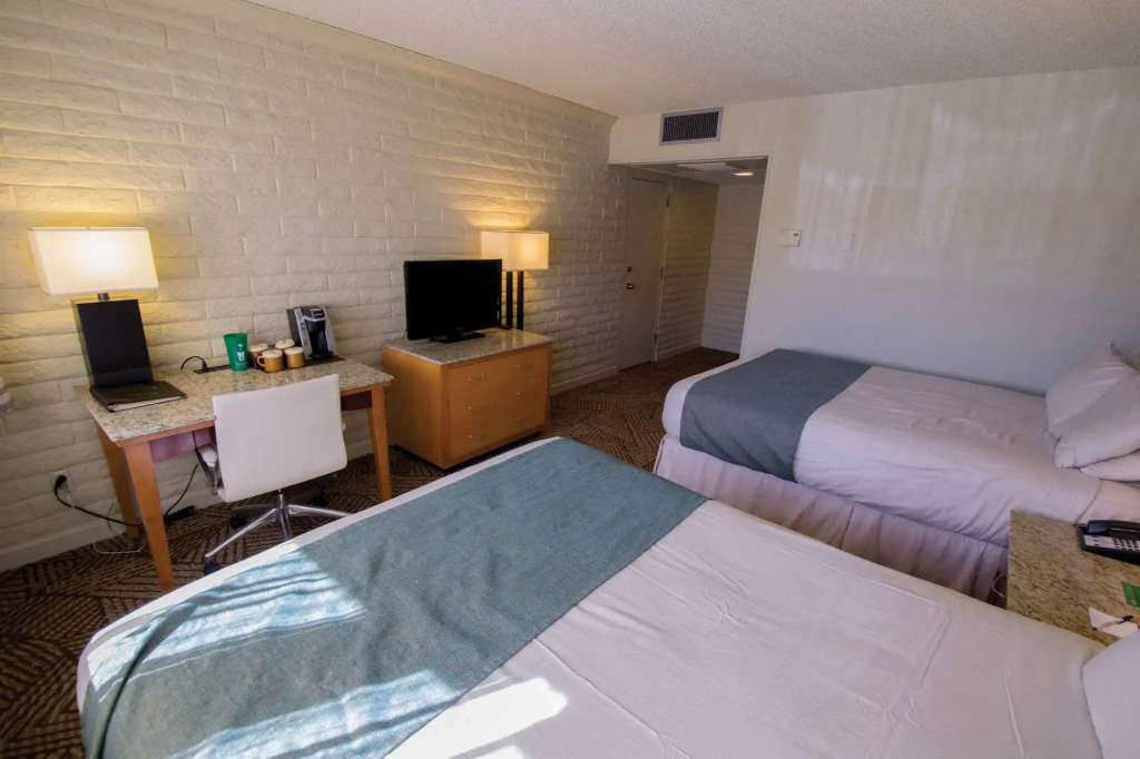 Kachina Lodge - Inside the Park