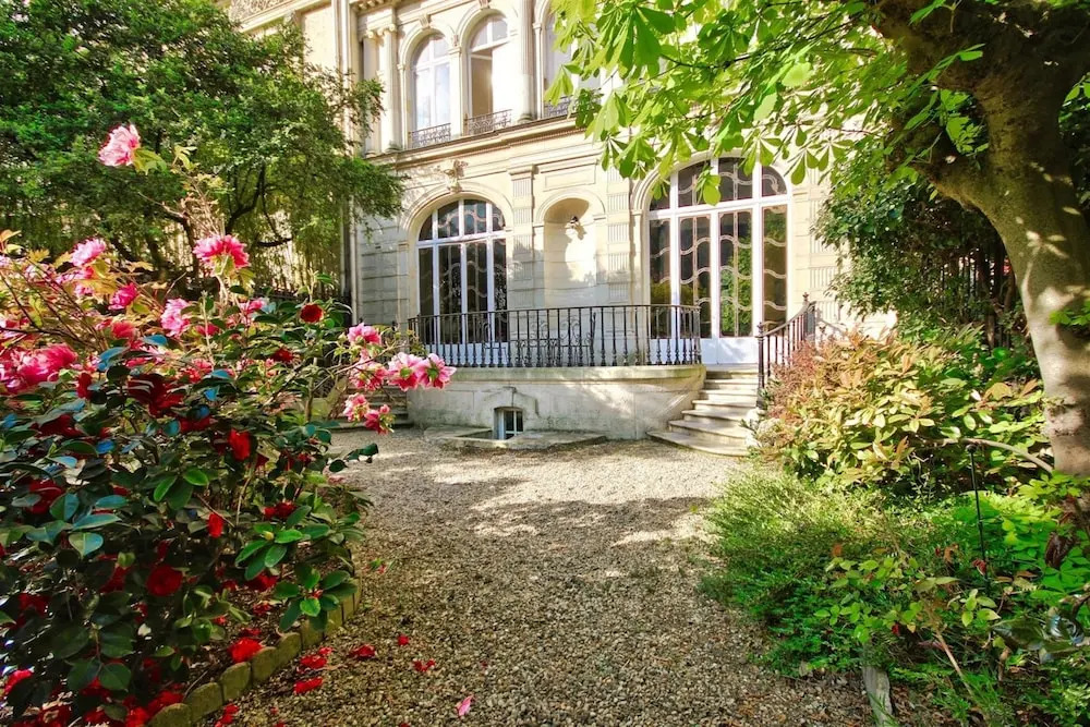 Luxury apartment - garden access Monceau