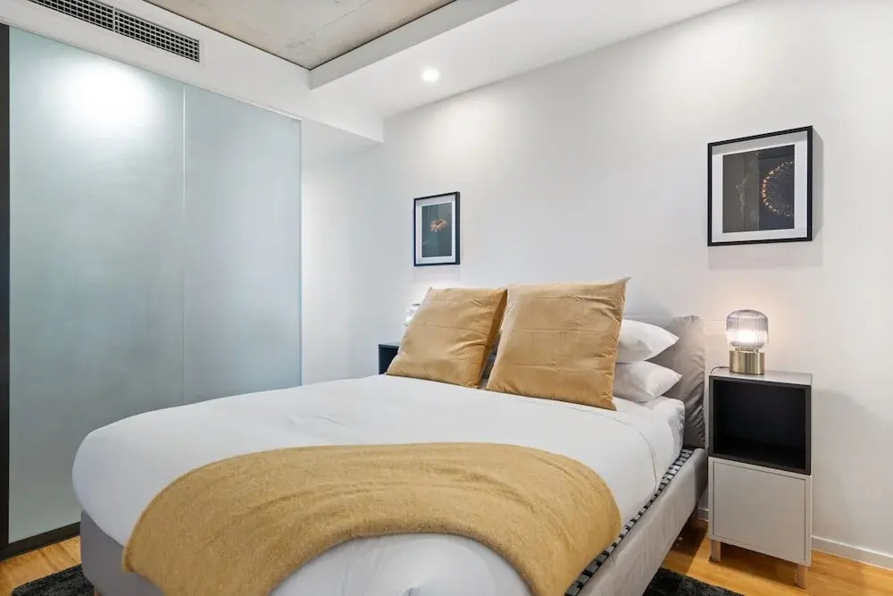 Chic 1-bed Apartment Near Canberra's Bustling CBD
