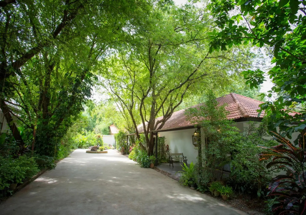 Phuwanalee Resort