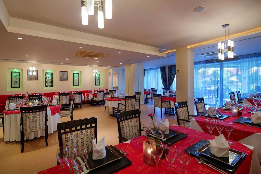 Bellis Deluxe Hotel & Heated for Winter Aqua Park