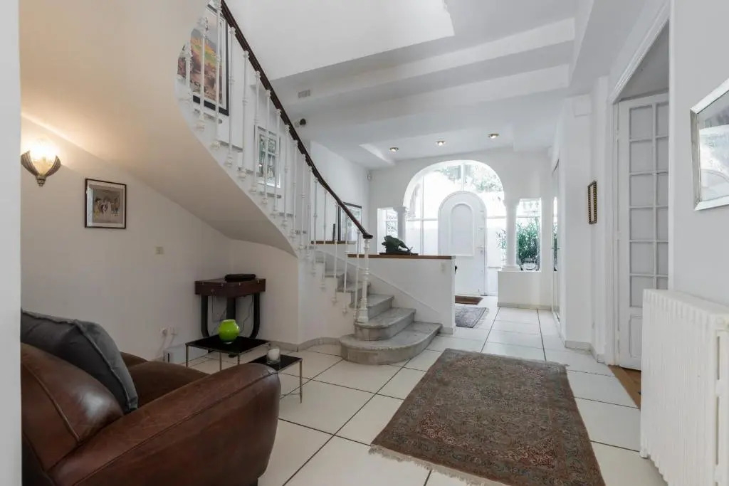 Stylish Art Deco villa near the sea 4 Bdrs Pool and garage