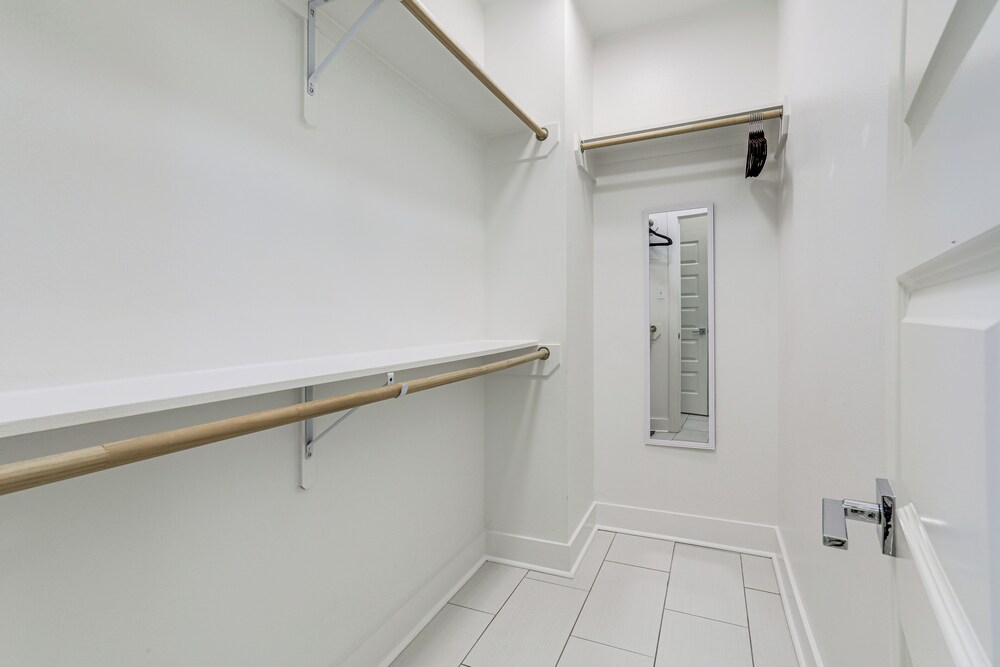 Modern 3BR Retreat - Near Bluebonnet & Hospitals