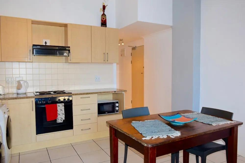 1 Bedroom Flat With Views of Table Mountain and Lions Head
