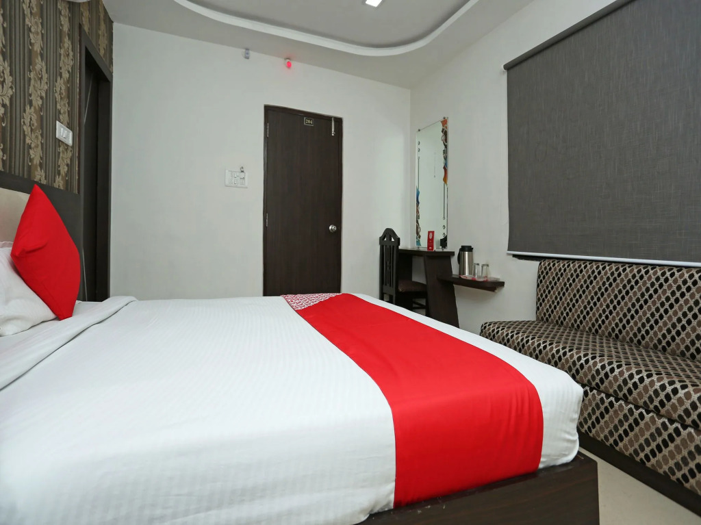 OYO 11943 Hotel Yugantar Palace