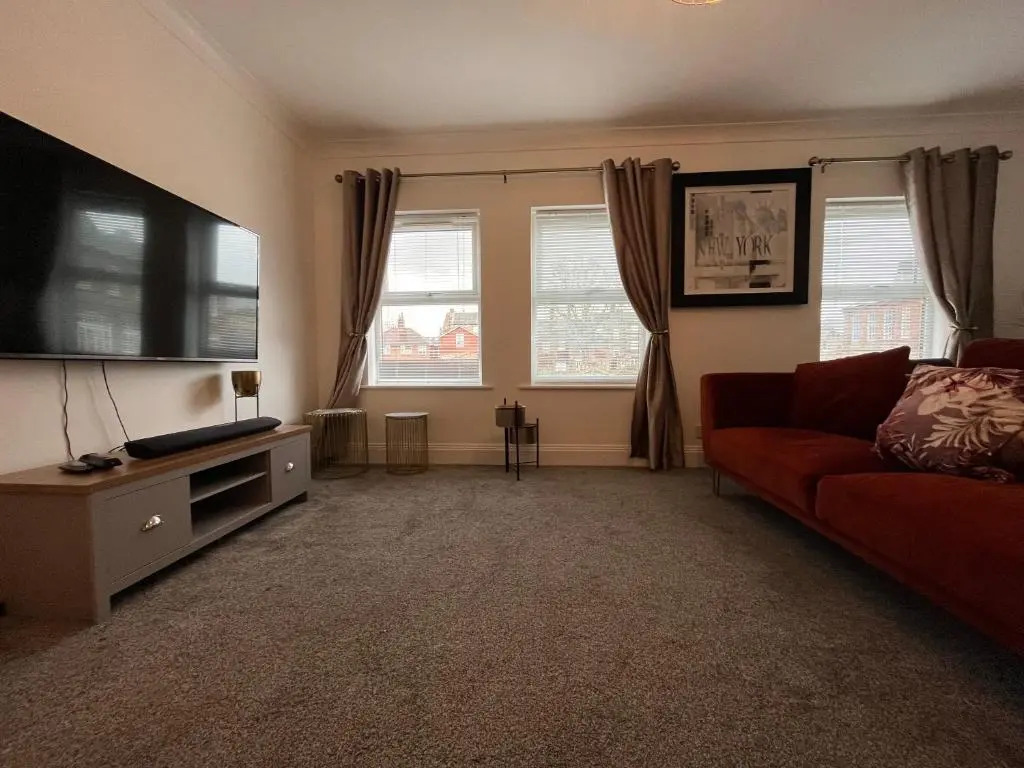 York Centre 2 Bedroom Renovated Flat, 8 Escrick Street