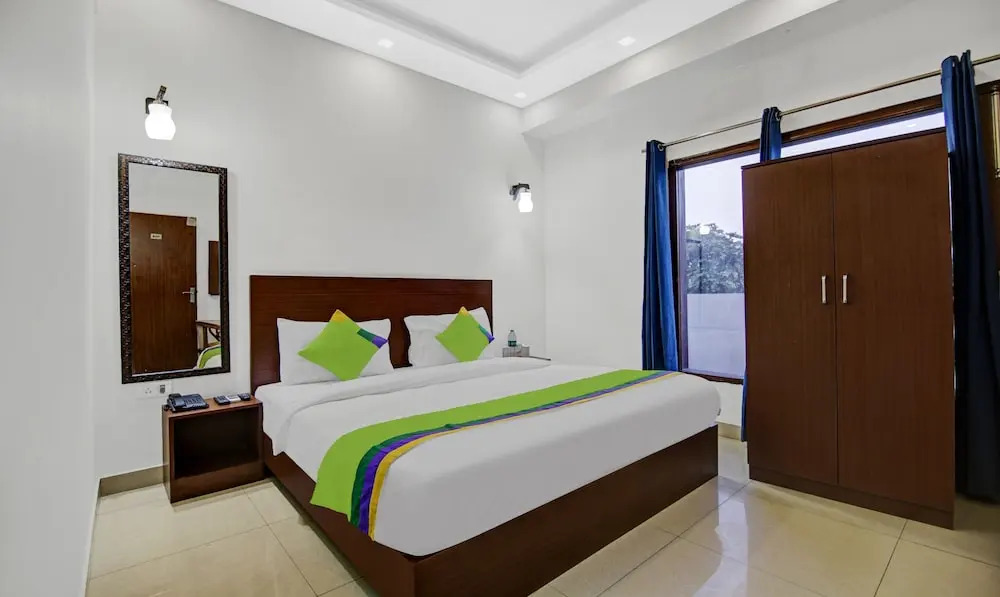 OYO Townhouse 80033 Noida Grand